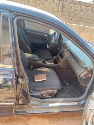 A picture of Delar price Benz going awoof 1.6m settlement is 100k location