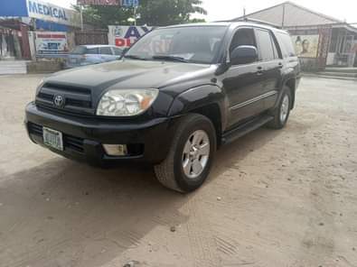 A picture of 2004 TOYOTA 4RUNNER WITH A VERY QUITE V8 ENGINE SPARKLING