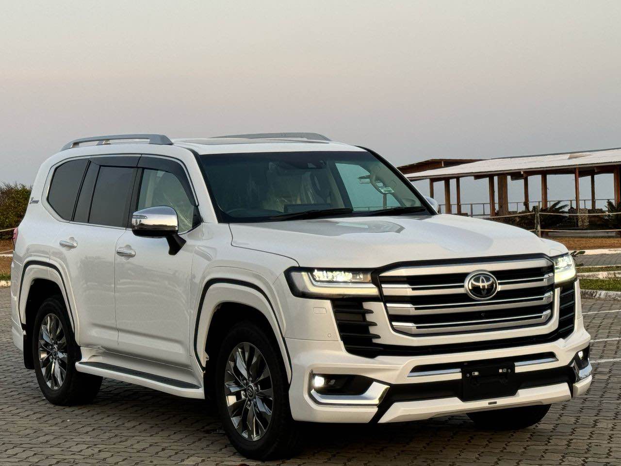A picture of LAND CRUISER LC 300 ZX CHESIS PRICE 335M Registration 70th