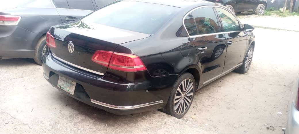A picture of Volkswagen passat 2015 model