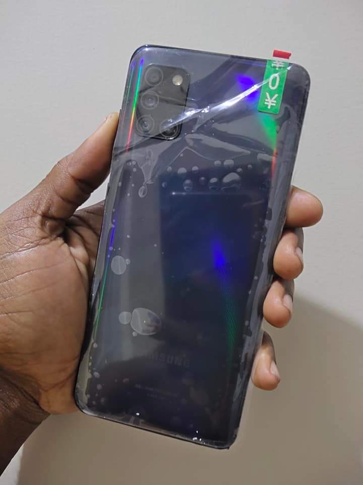 A picture of SAMSUNG A31 FROM KOREA GB 128 RAM 4 NA RAM