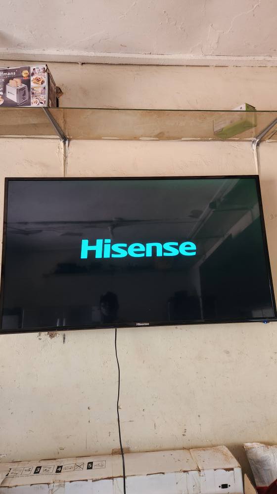 A picture of Hisense tv 49 inches smart