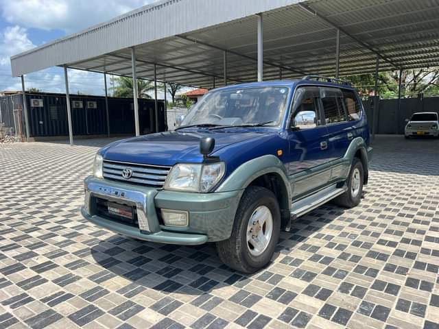 A picture of 2001 Toyota Land Cruiser Prado