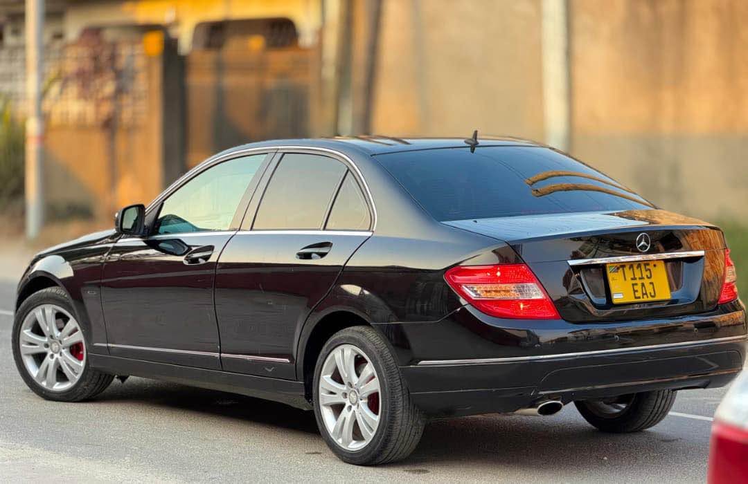 A picture of MERCEDES BENZ C200