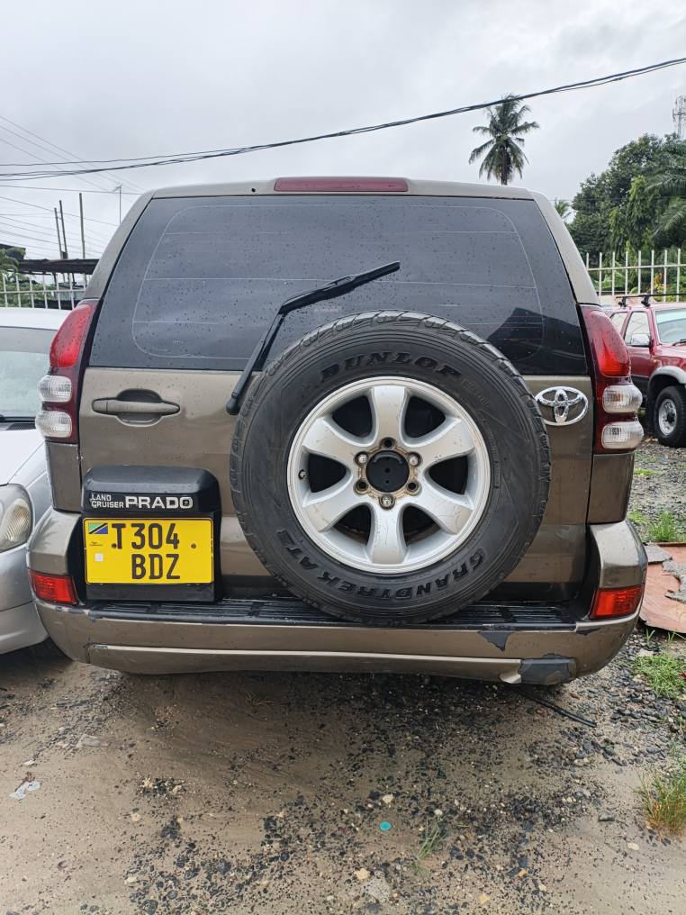 A picture of TOYOTA PRADO 120