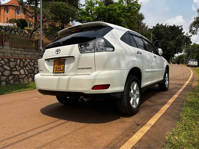 A picture of  36.5M Toyota Harrier model 2007 0705176582.