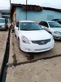 A picture of NISSAN ALTIMA 2010