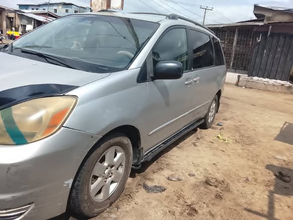A picture of Registered Neatly Used Toyota Sienna 2005 First Body