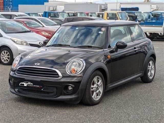 A picture of MINI COOPER 2013 MODEL BMW MAKE 0757913971 0701787089 WhatsApp