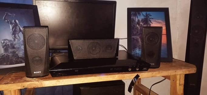 A picture of SONY HOME THEATRE