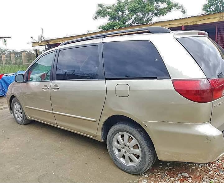A picture of Toyota sienna 2005
