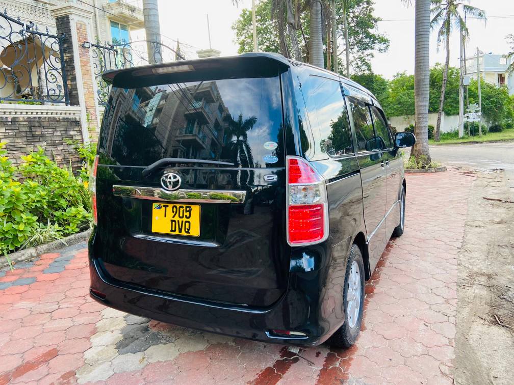 A picture of TOYOTA NOAH NEW MODEL BEI .............15.5M 0682287760