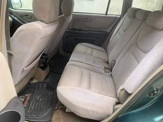 A picture of 2004 Toyota Hilander 6