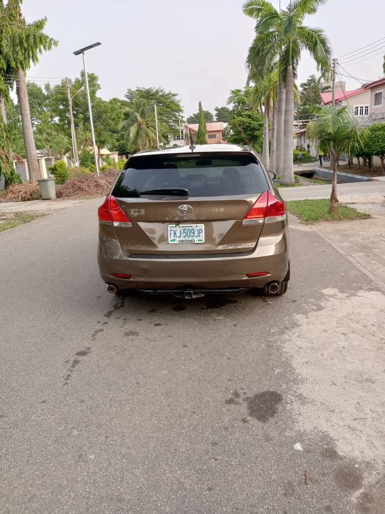 A picture of 010 Toyota Venza V6