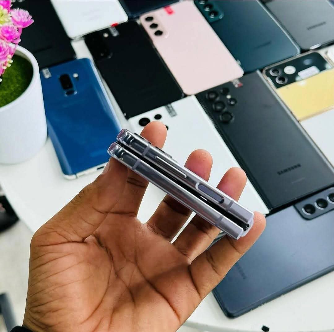 A picture of Samsung Galaxy Z Flip 4 5G