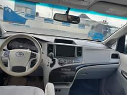 A picture of Toyota Sienna 2014 Direct Belgium full option Location Ph 15m