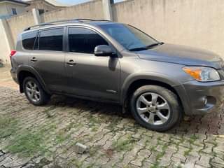 A picture of TOYOTA RAV4