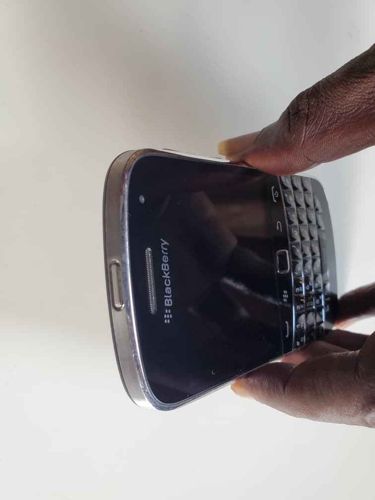 A picture of Blackberry bold 5 Available Location sango ota ogun state Price