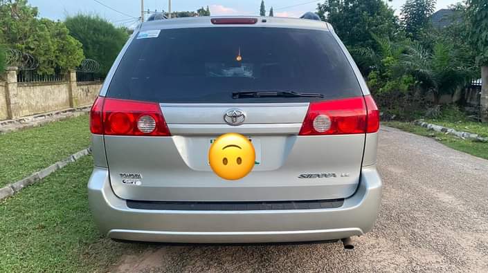 A picture of Toyota Sienna 2008 2009 Model Luxury Edition Untempered Engine Gear