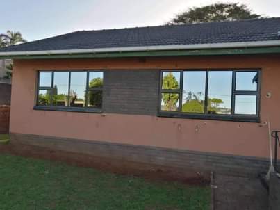 A picture of Glass and Aluminium