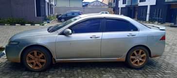 A picture of Engine and gear perfectly okay ac need attention call 09026733323