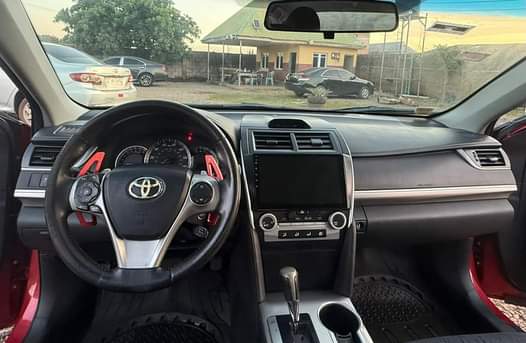 A picture of Toyota camry 2013 SE
