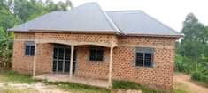 A picture of HOUSE ON QUICK SALE Located at bombo town near main