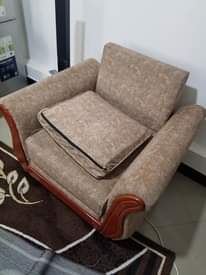 A picture of Sofa La wawili1 na La mmoja1 Njoo na Offer Location