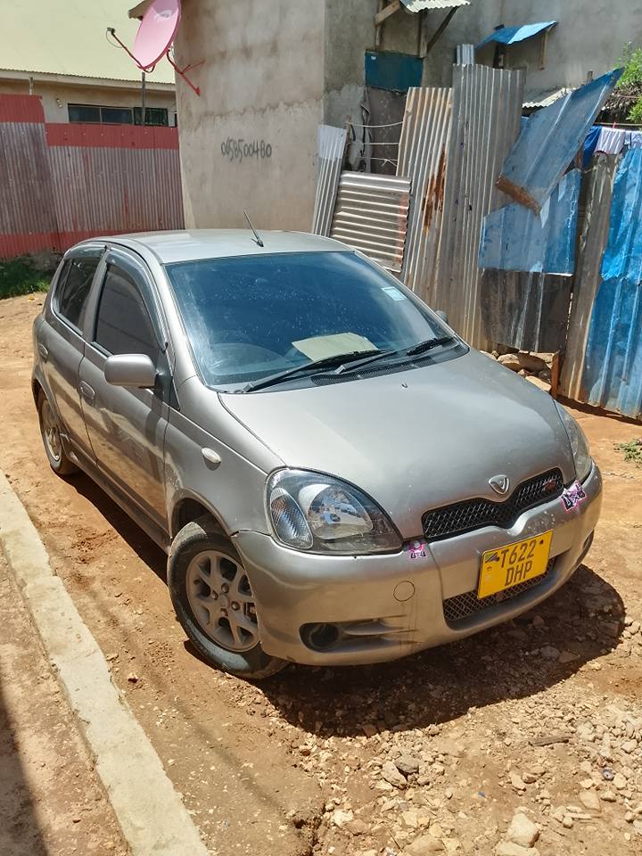 A picture of Vitz Rs mil 6 5M Cc1290 Dar es salaam 0694999677
