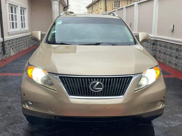 A picture of Few months registered 2010 Rx350 pure first body Tokunbo standard