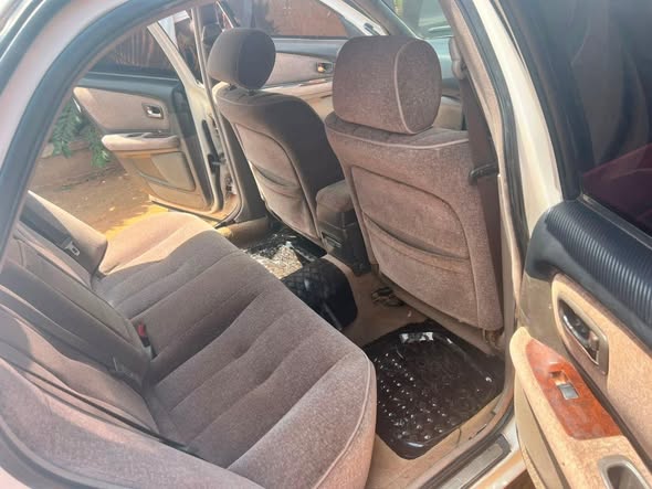 A picture of 2005 Toyota cresta