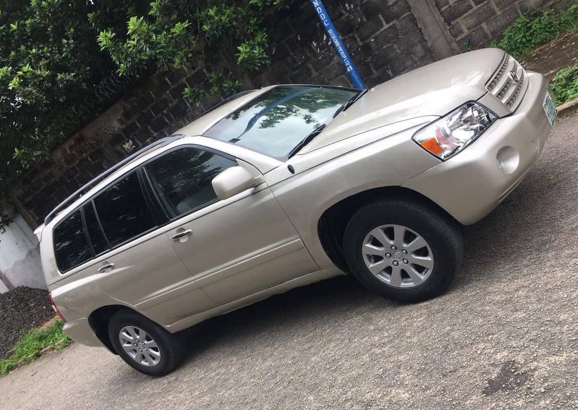 A picture of 2003 TOYOTA HIGHLANDER super sharp smooth ride 