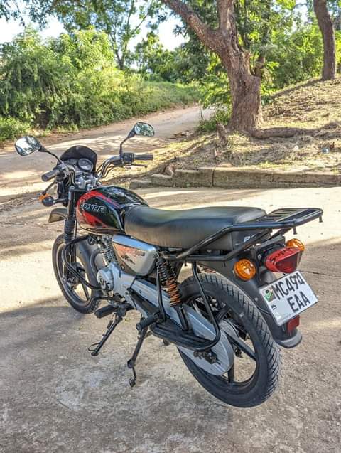 A picture of BOXER X125 INAUZWA 2 300 000 SIMU 0676238482 UBUNGO RIVERSIDE