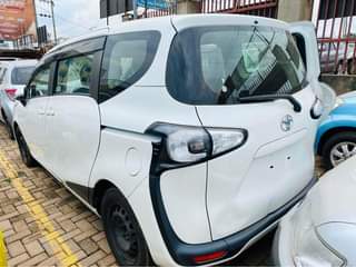 A picture of TOYOTA SIENTA