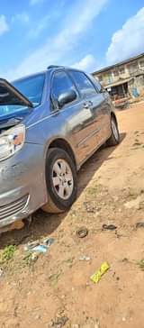 A picture of 2004 Toyota sienna Sienna