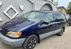 A picture of 2002 Toyota Sienna