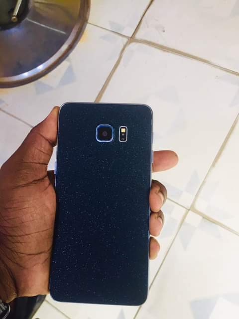 A picture of Sumsung s6 edge plus