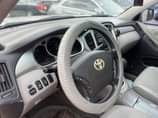 A picture of Toyota Highlander 2005 model