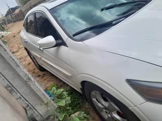 A picture of HONDA CROSSTOUR MODEL 2011