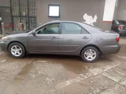 A picture of 2004 Toyota Camry Sendan