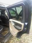 A picture of Nissan pathfinder 2008 V8 engine