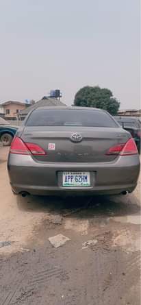 A picture of Clean 05 Toyota Avalon