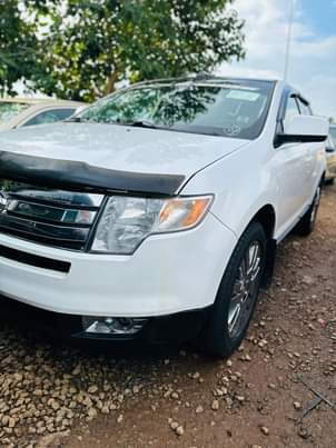 A picture of ford edge