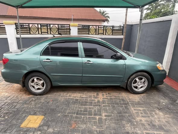 A picture of Toyota corolla 2005