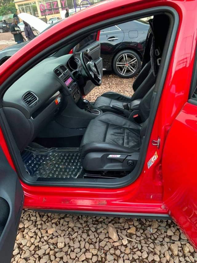 A picture of 2013 Volkswagen Golf gti