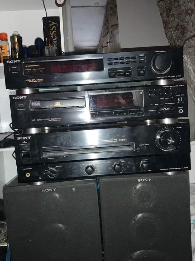 A picture of Sony music sound system Mziki mnene inaweza kuunga spika 8