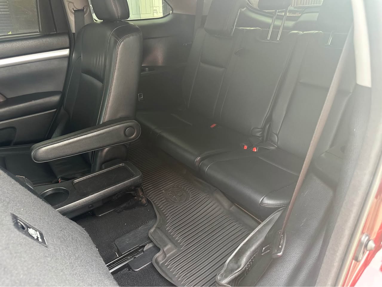 A picture of Over clean sweet 2017 Toyota Highlander fullest operation everything is