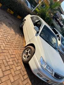 A picture of 2000 Toyota Prmio