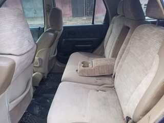A picture of 05 HONDA CR V