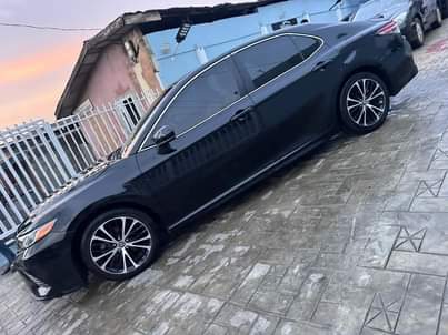 A picture of Toyota Camry SE 2018 08086526999